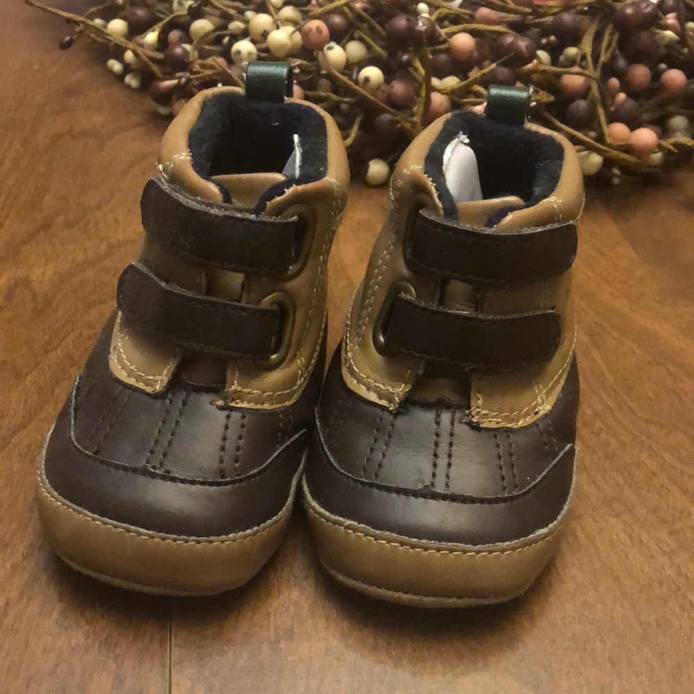 🍄Baby Gap Baby Boots - Size 3-6 MONTHS!!!
